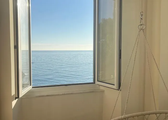 Charming Beach Flat With Seaview